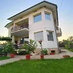 بيت للعطل шишкови
