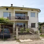 بيت للعطل шишкови